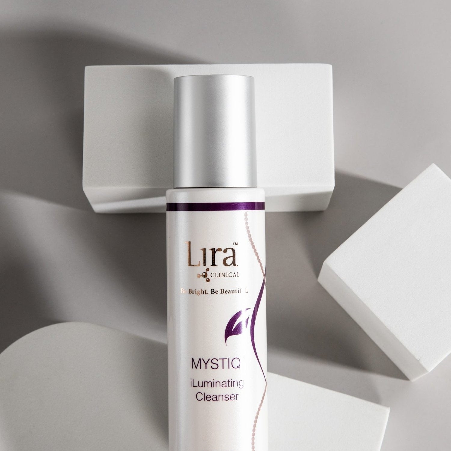 Lira Illuminating Cleanser - theskinward