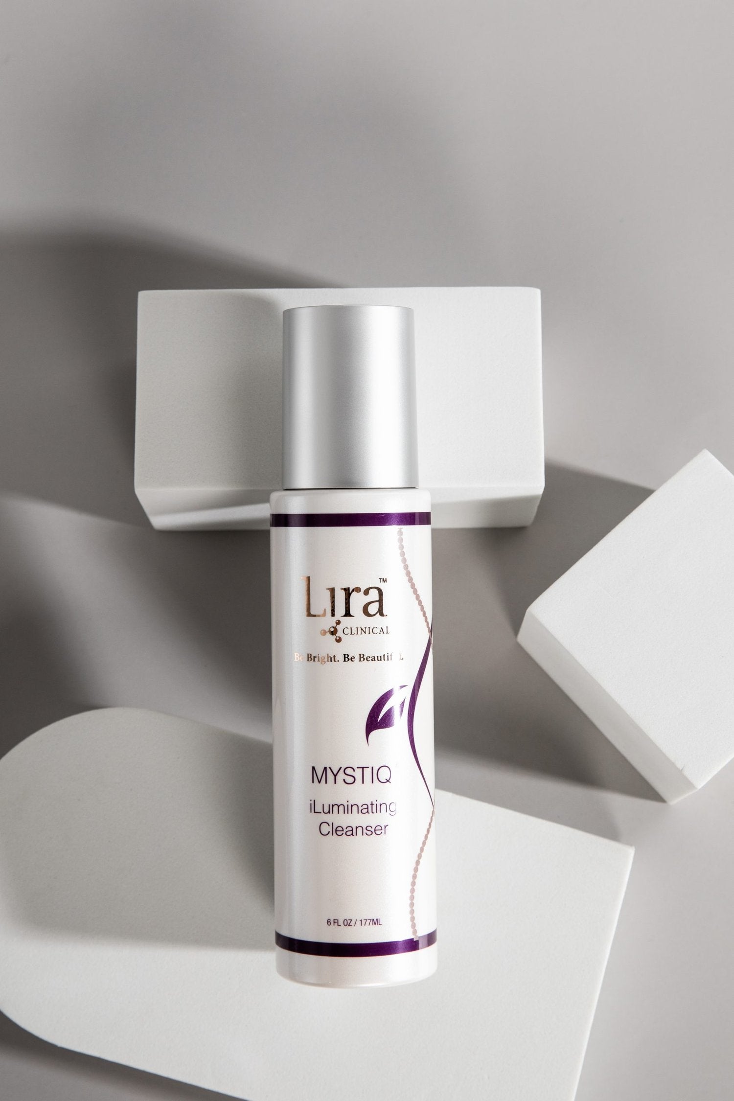 Lira Illuminating Cleanser - theskinward
