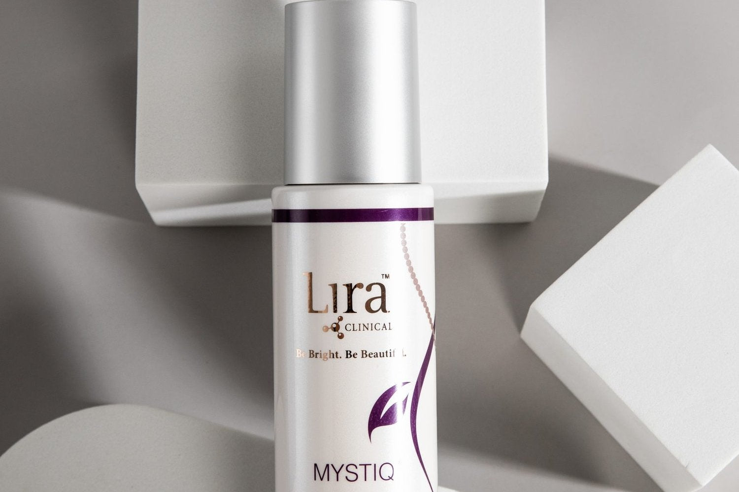 Lira Illuminating Cleanser - theskinward